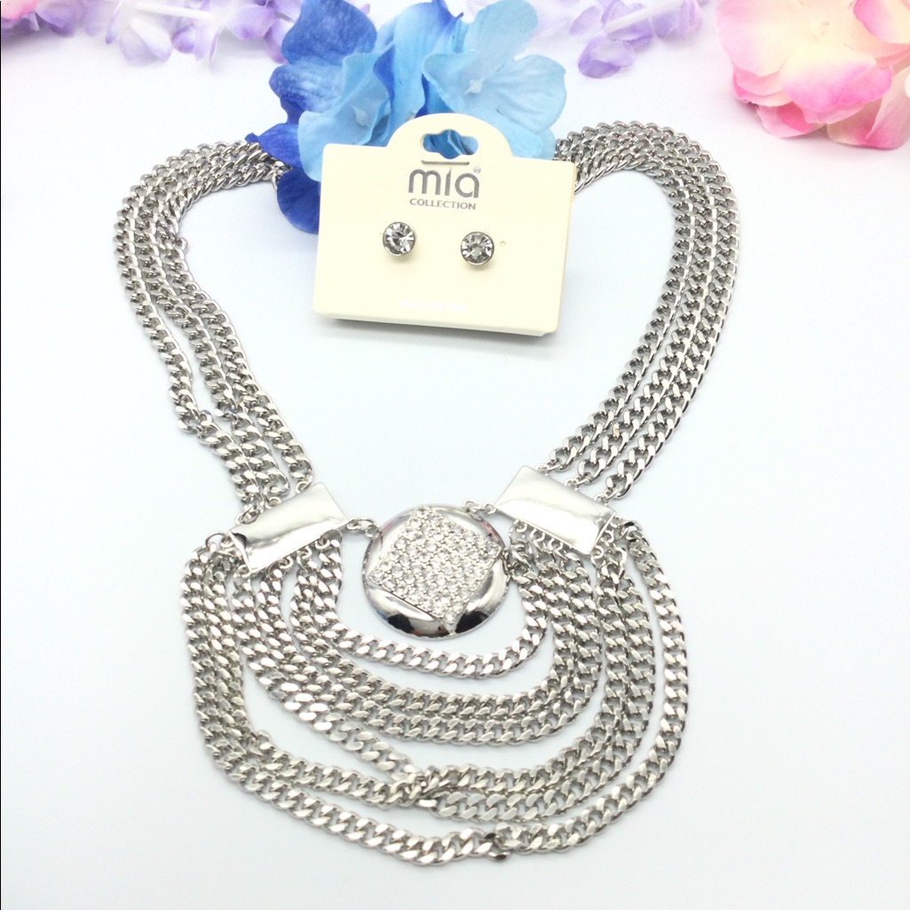 - Mia Collection Link Chain Earring Set New 11$